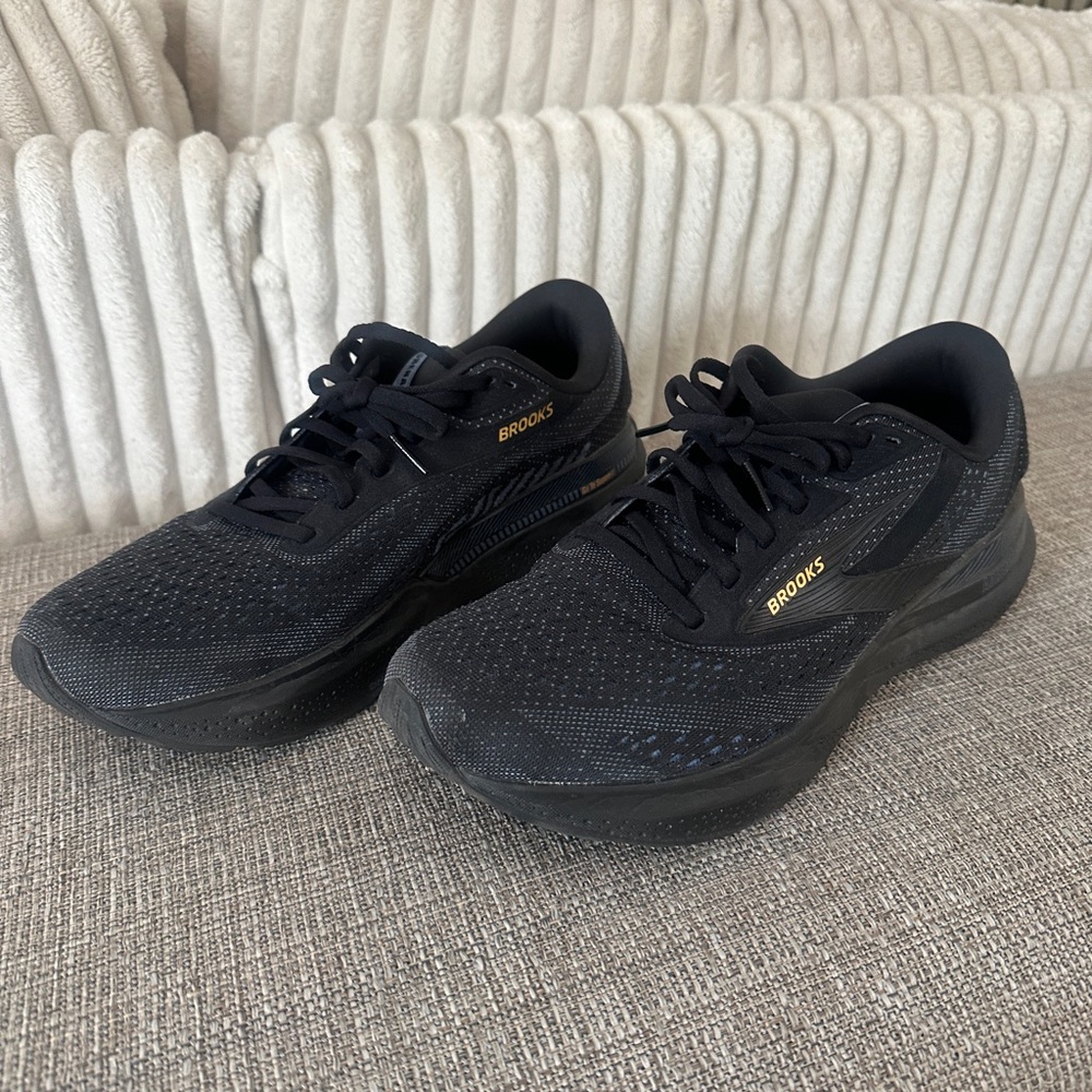 Brooks Black Athletic Running Shoes with Mesh Upper